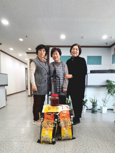 한국생활개선아산시연합회, 장애인성폭력아산상담소에 후원물품 전달